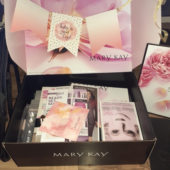 Mary Starter Kit - Picture 2 of 5